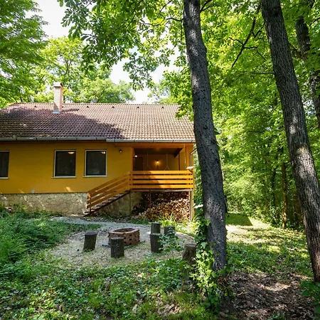 Holiday home E-pagony Dunakanyar- Privat Erdei Szallas
